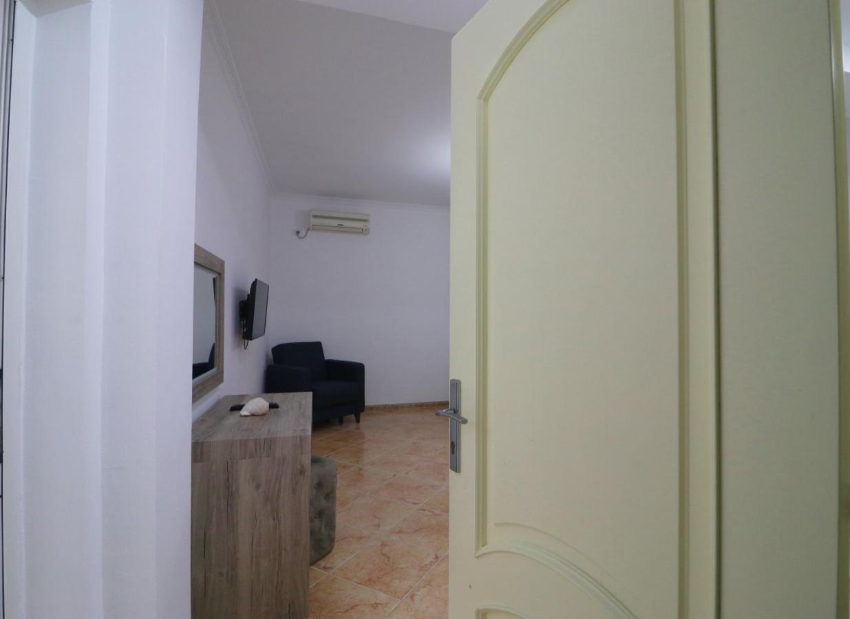 Hotel Kristal فلورا المظهر الخارجي الصورة