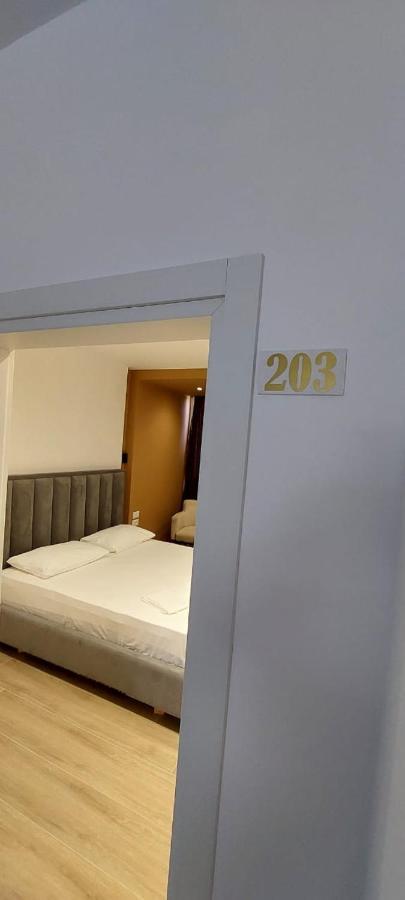 Hotel Kristal فلورا المظهر الخارجي الصورة