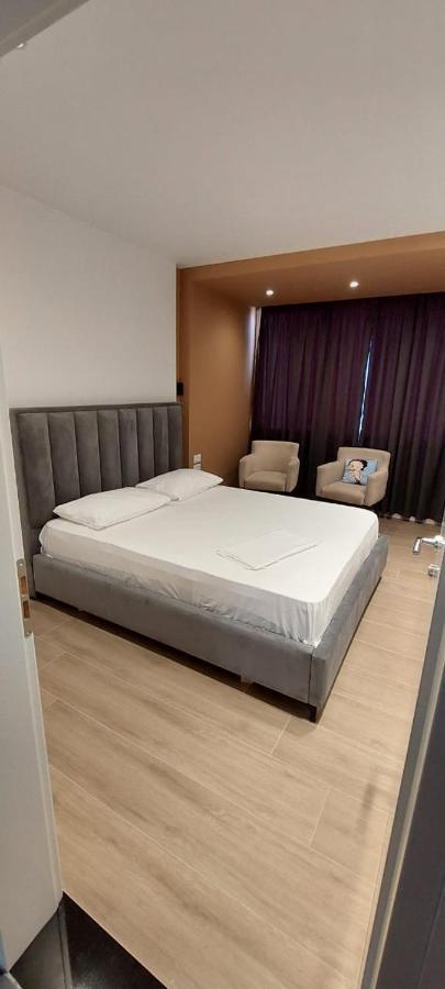 Hotel Kristal فلورا المظهر الخارجي الصورة