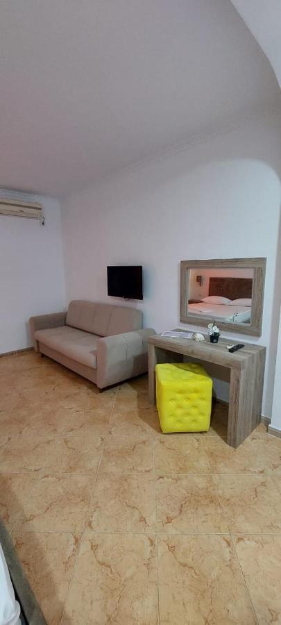 Hotel Kristal فلورا المظهر الخارجي الصورة
